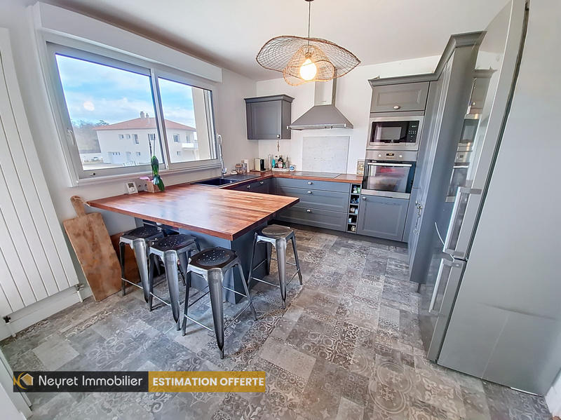 Maison - 257 m² - 8 pièces