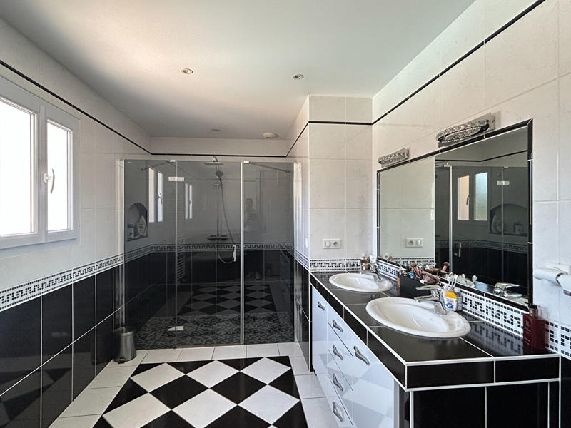 Maison - 293 m² - 7 pièces