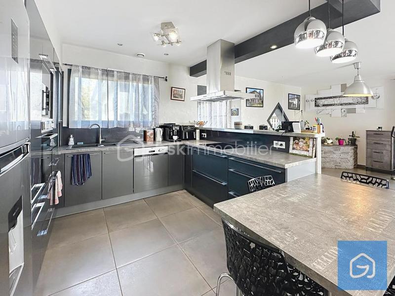 Maison - 145 m² - 6 pièces