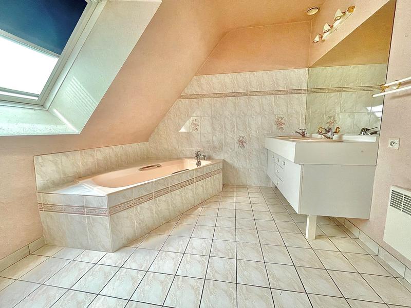 Maison traditionnelle - 161 m² - 7 pièces