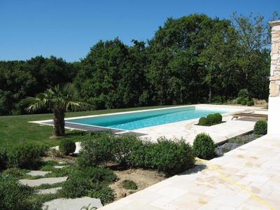 Propriété - 360 m² - 8 pièces