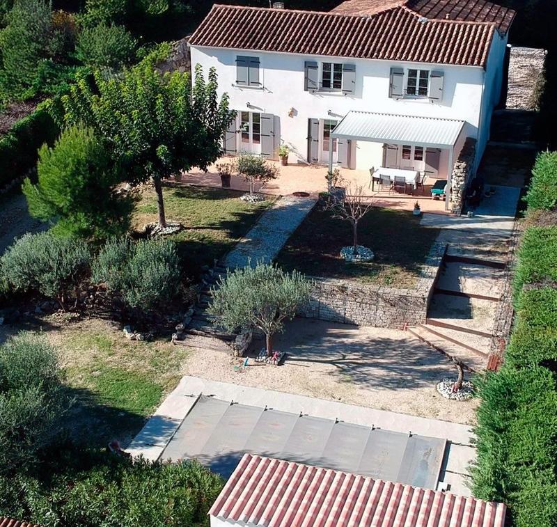 Maison traditionnelle - 184 m² - 8 pièces