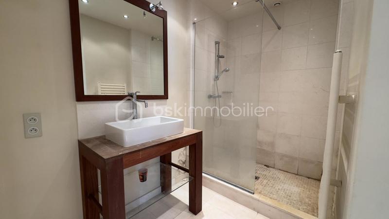 Maison - 230 m² - 8 pièces