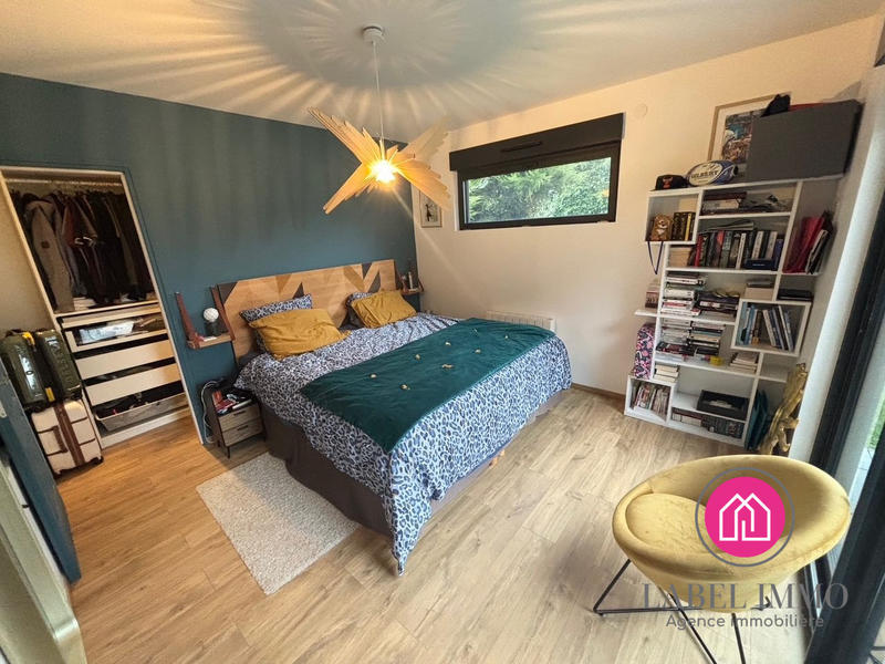 Maison - 225 m² - 8 pièces