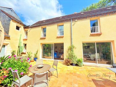 Maison - 254 m² - 9 pièces