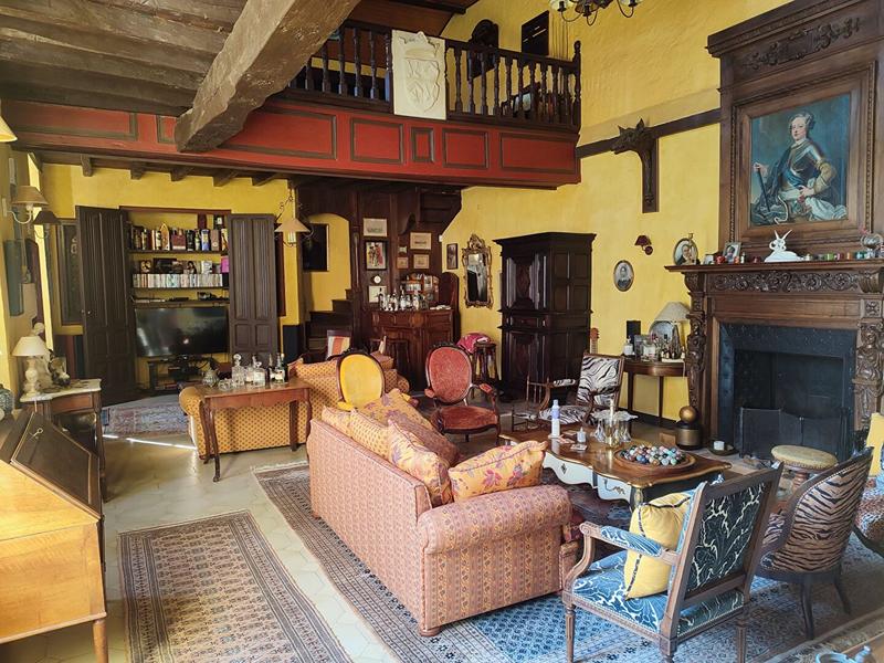 Maison - 552 m² - 16 pièces