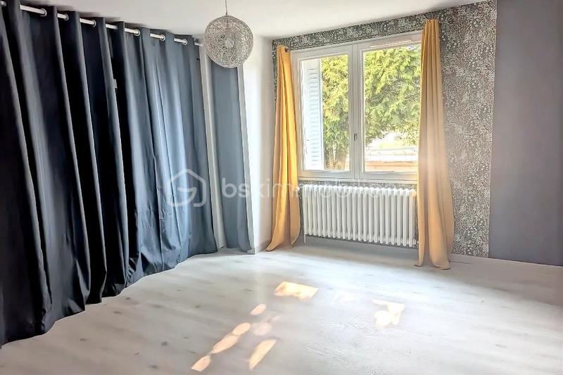 Maison traditionnelle - 160 m² - 8 pièces