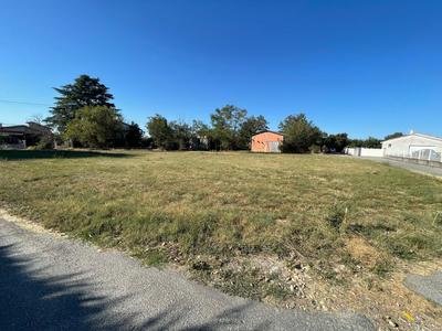 Terrain constructible - 676 m²