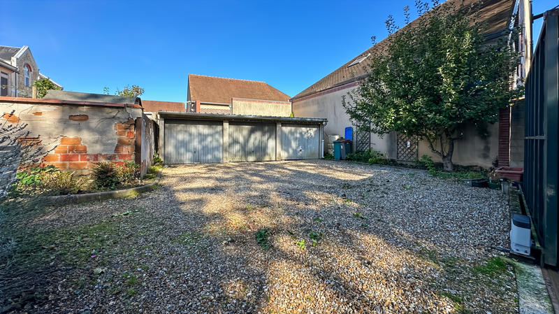 Maison - 212 m² - 10 pièces