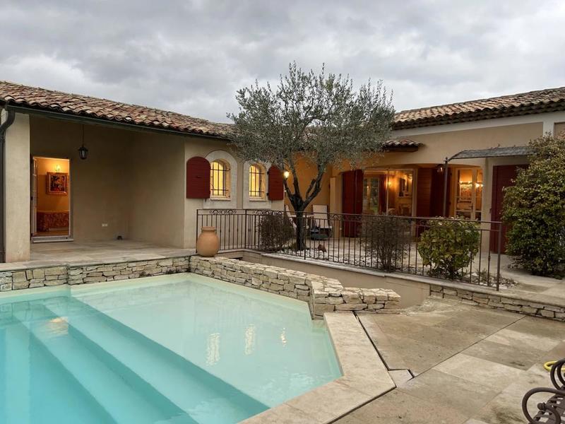 Propriété - 218 m² - 6 pièces