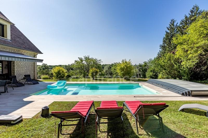 Maison - 220 m² - 6 pièces