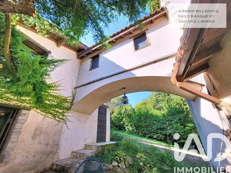 Maison - 338 m² - 12 pièces