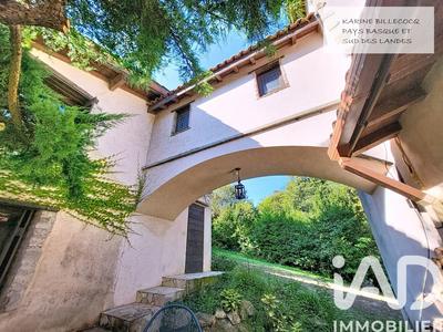 Maison - 338 m² - 12 pièces