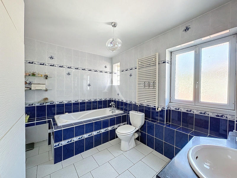 Maison - 190 m² - 6 pièces