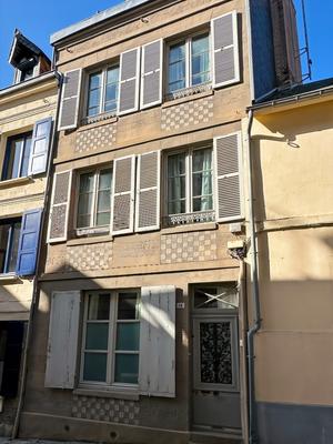 Maison - 98 m² - 8 pièces
