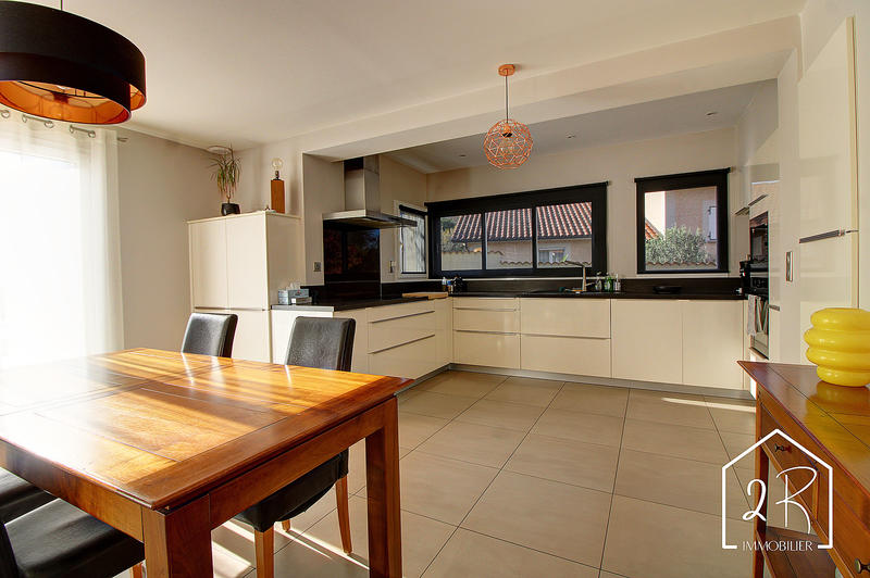 Maison - 140 m² - 5 pièces