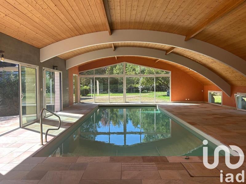 Maison - 244 m² - 8 pièces