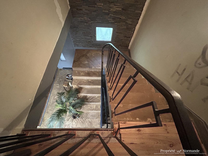 Maison - 280 m² - 8 pièces