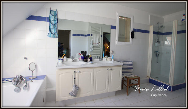 Maison - 232 m² - 9 pièces