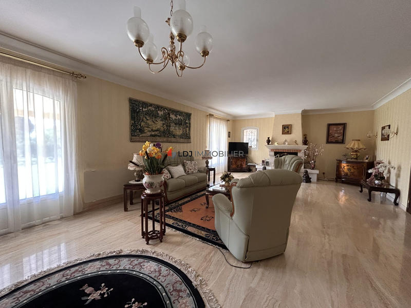 Maison traditionnelle - 200 m² - 7 pièces