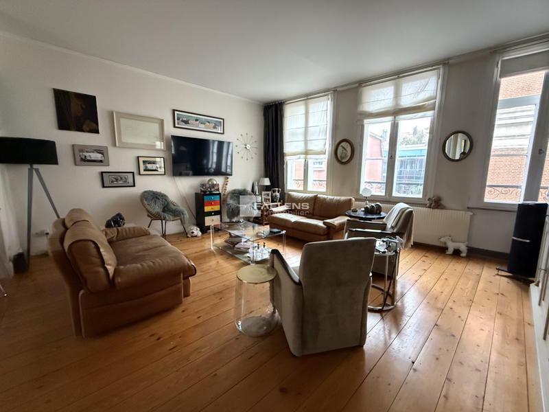 Maison - 207 m² - 9 pièces