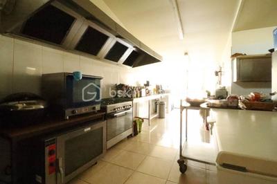 Local d'activité / Entrepôt - 300 m² - 6 pièces