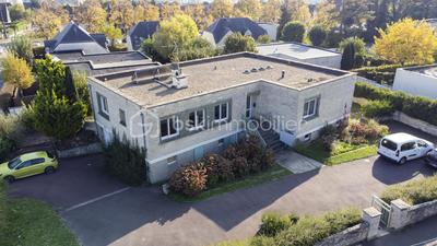 Demeure - 250 m² - 11 pièces