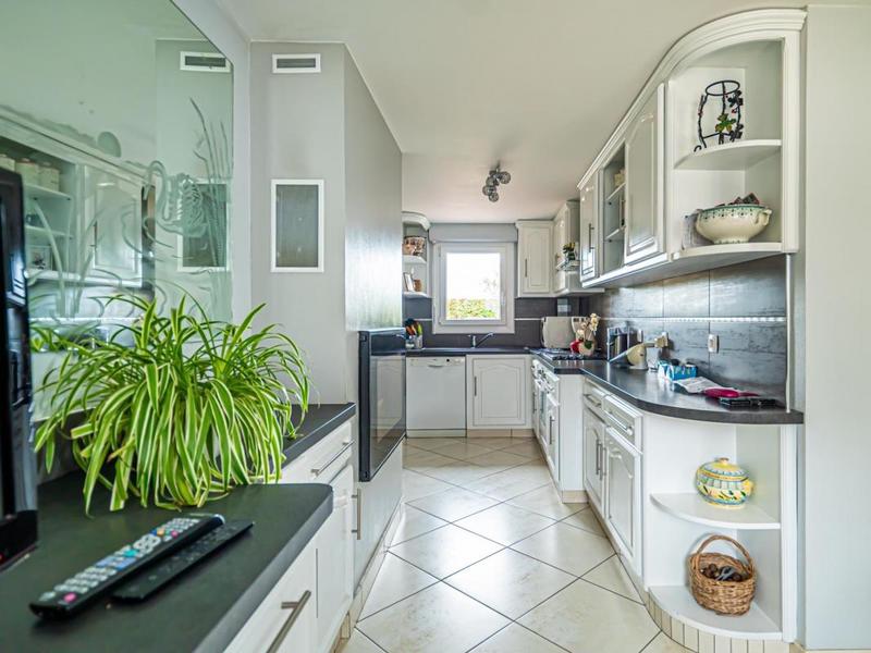 Maison - 230 m² - 8 pièces