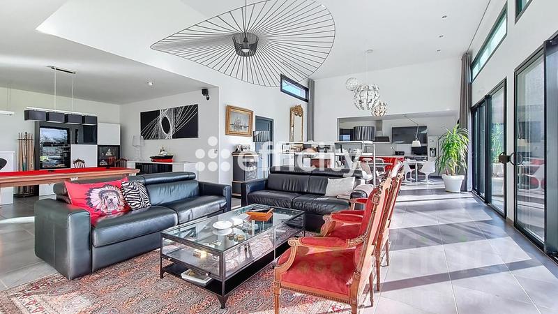 Pavillon - 281 m² - 8 pièces