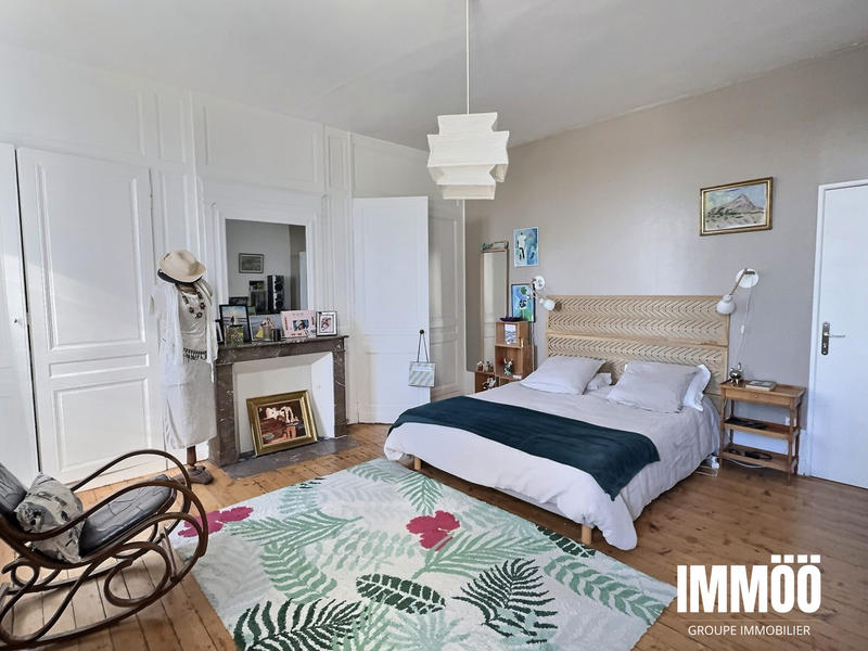 Maison - 352 m² - 8 pièces