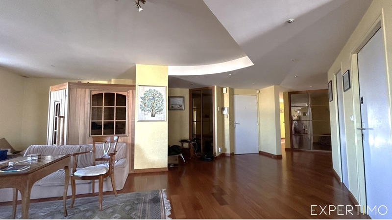 Appartement - 221 m² - 8 pièces