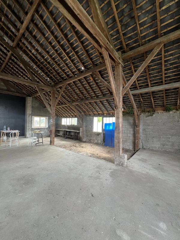 Grange - 170 m² - 1 pièce