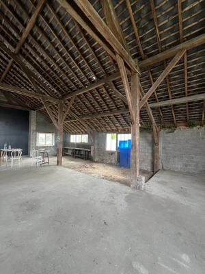 Grange - 170 m² - 1 pièce