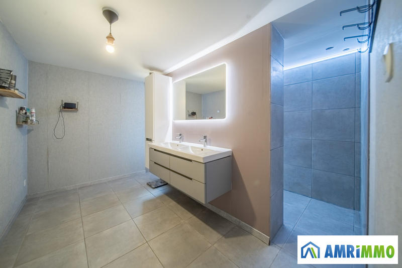 Maison - 200 m² - 7 pièces