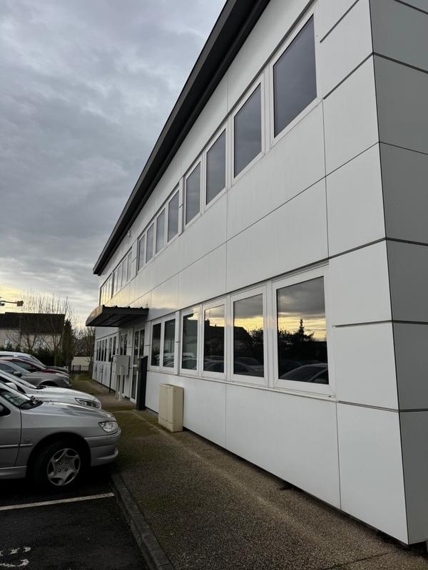 Bureau - 106 m² - 1 pièce