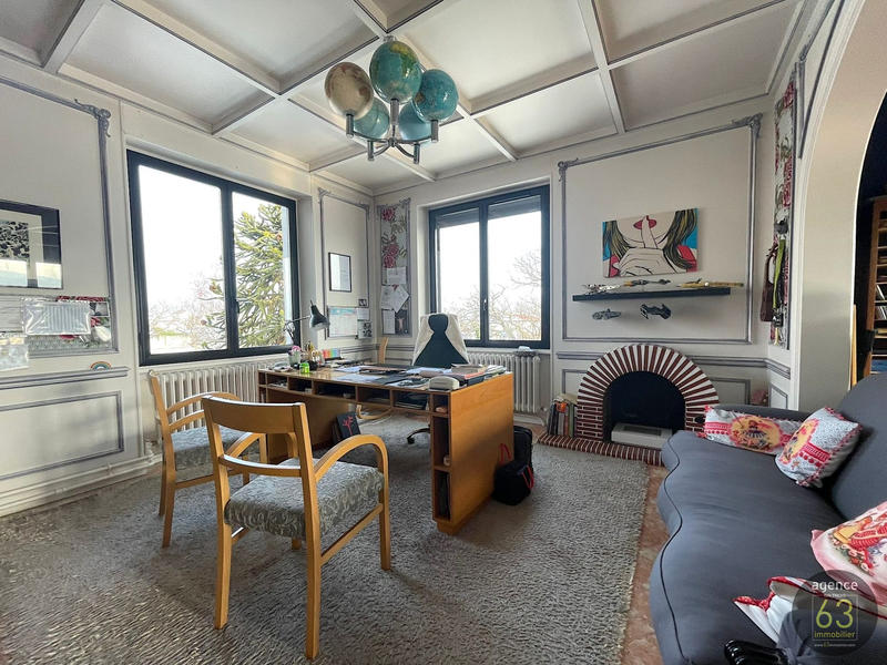 Maison - 269 m² - 9 pièces