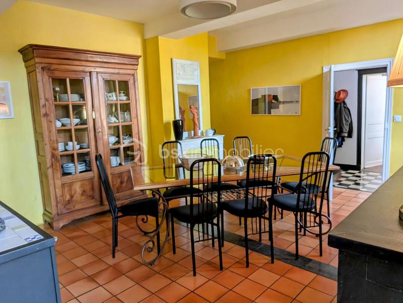 Maison - 296 m² - 9 pièces