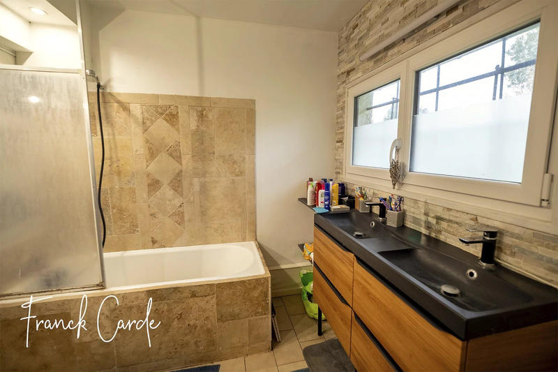 Maison - 268 m² - 11 pièces