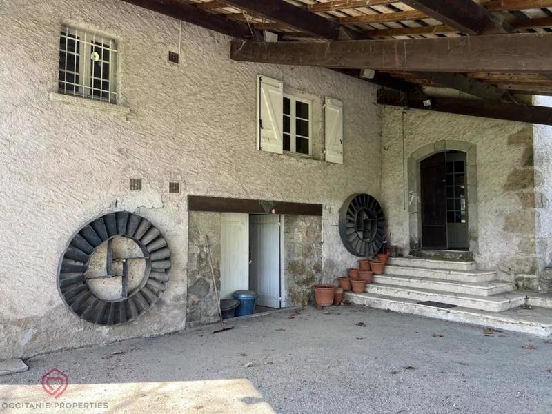 Propriété - 227 m² - 7 pièces