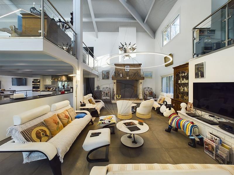 Propriété - 700 m² - 11 pièces