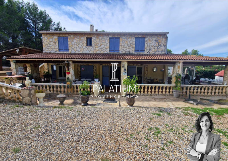 Maison - 200 m² - 11 pièces