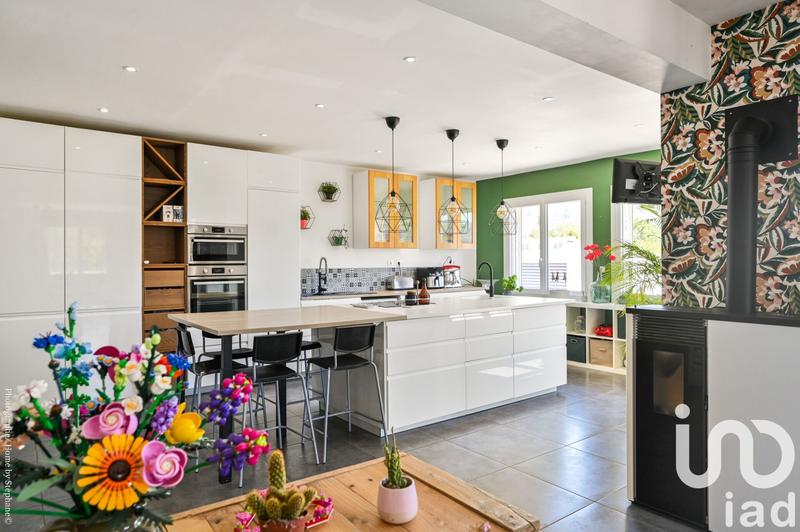 Maison - 233 m² - 8 pièces