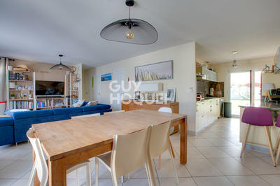 Maison - 95 m² - 5 pièces