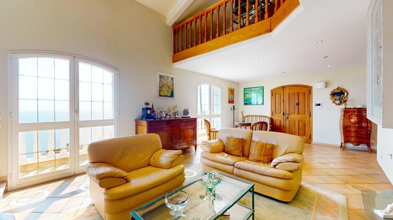 Maison - 232 m² - 8 pièces