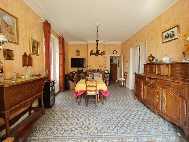 Maison - 330 m² - 10 pièces