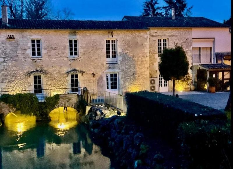 Propriété - 750 m² - 16 pièces