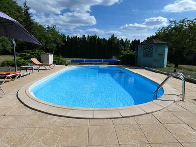 Maison - 220 m² - 8 pièces