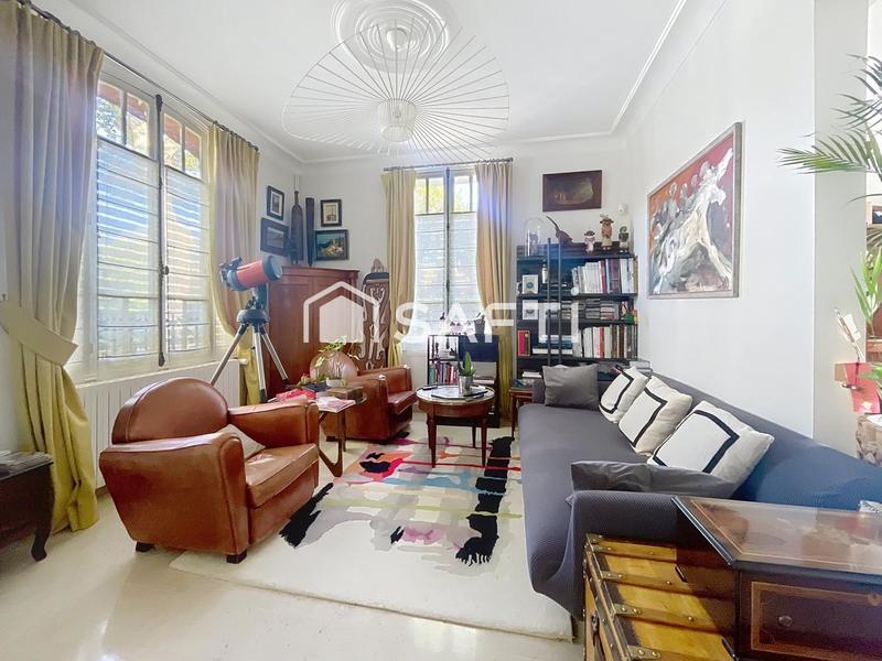 Maison - 220 m² - 6 pièces