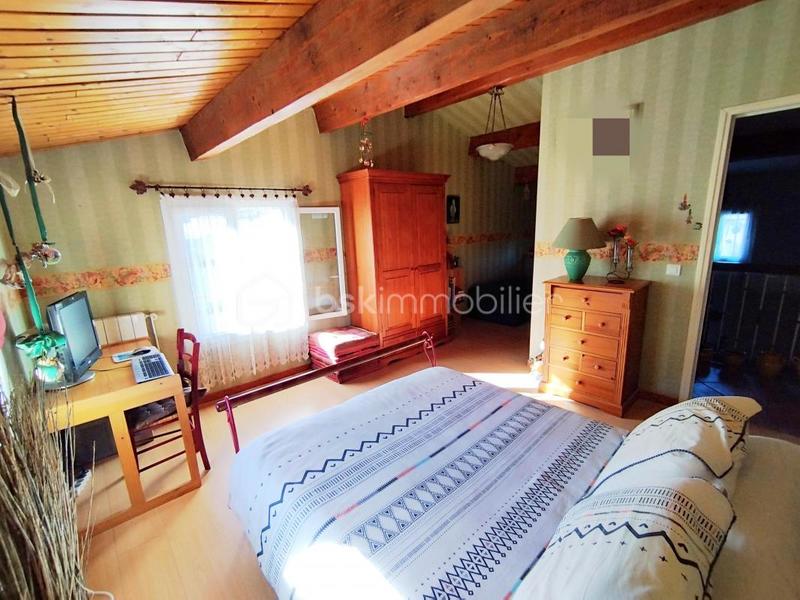 Demeure - 208 m² - 10 pièces