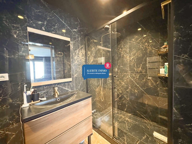 Maison - 243 m² - 7 pièces